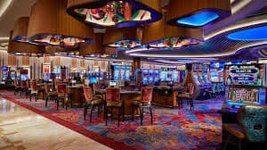 Điện thoại Android hiển thị giao diện z168 với sảnh cá cược thể thao và casino